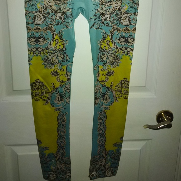 Blue and Yellow Funky Leggings. - Picture 3 of 3